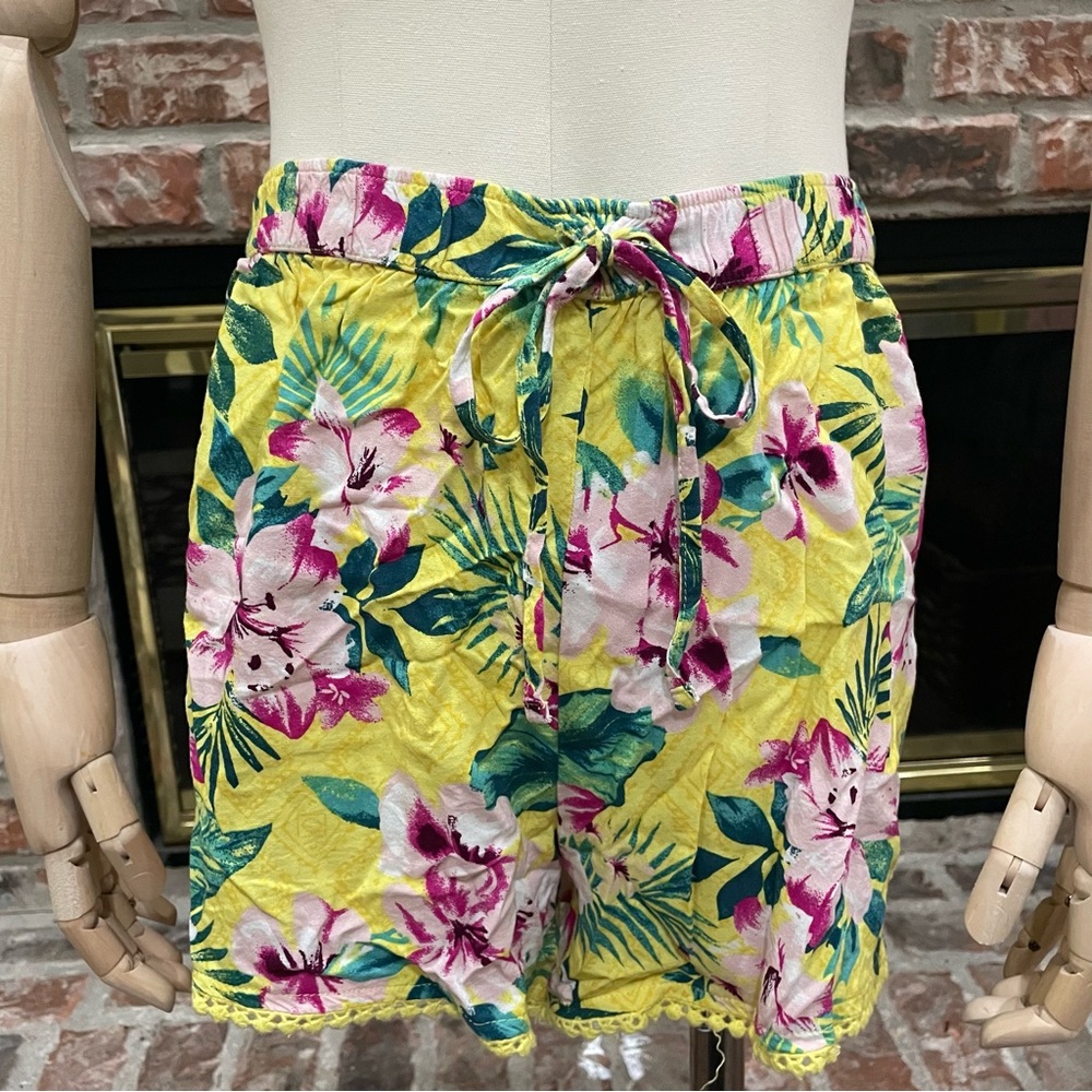 Y2K Hollister yellow floral print high rise shorts / M / Excellent condition